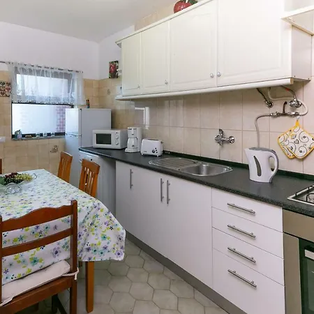 C13 - Belavista 3 Bed *